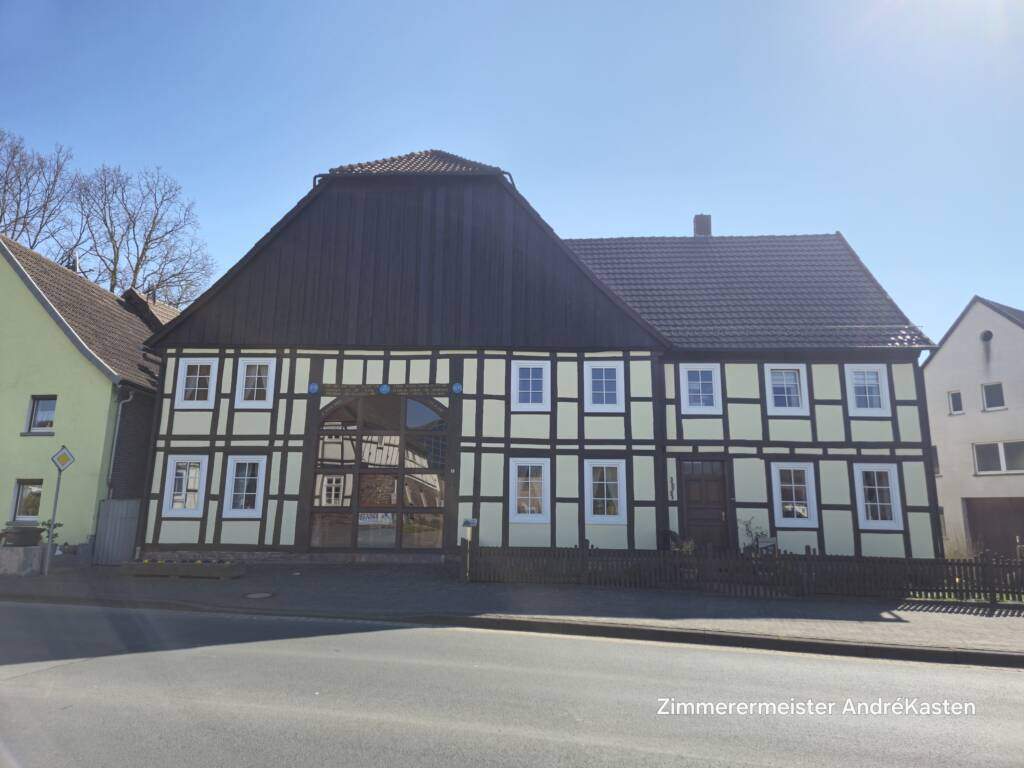 Zimmerei Andé Kasten - Höxter - Fachwerkgiebelhaus des Ackerbürgerhaustyps mit mittigem Dielentorbogen Godelheim